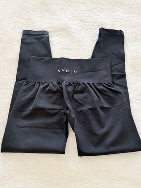 NVGTN Black Seamless Front Leggings size Medium